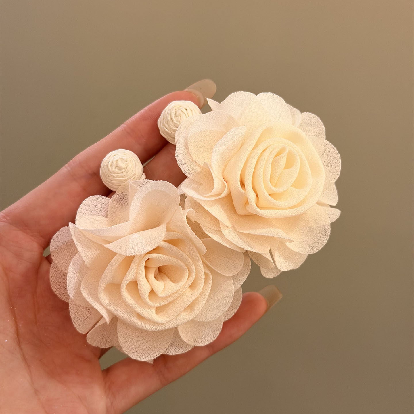 Orecchini a perno eleganti floreali in rame placcato con perni in acciaio inossidabile da donna, stile dolce e minimalista per vacanze al mare, gioielli per orecchie leggeri di lusso