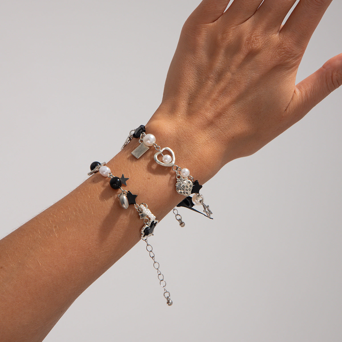 Elegante set di braccialetti a forma di stella con fiocco e ciondolo a cuore in lega con finitura placcata per donna