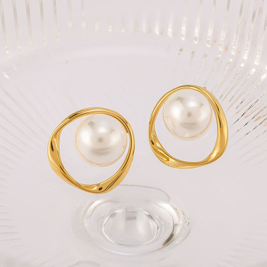 Orecchini a cerchio da donna in acciaio inossidabile con perle intarsiate e design geometrico in stile vintage francese, con finitura placcata sottovuoto in oro 18 carati
