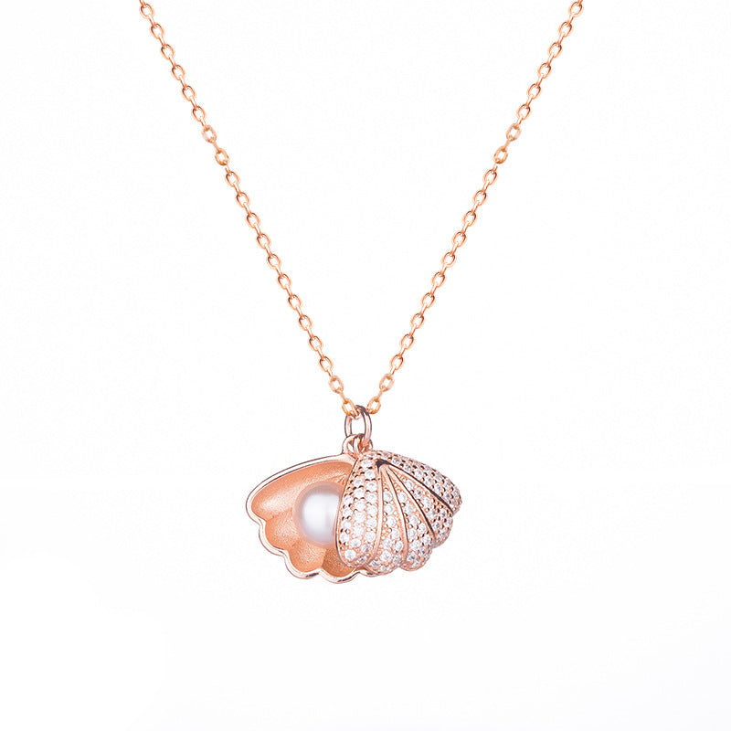 Collana in acciaio al titanio placcato rame con perla intarsiata a forma di fiore vintage e ciondolo a conchiglia irregolare per donna e uomo