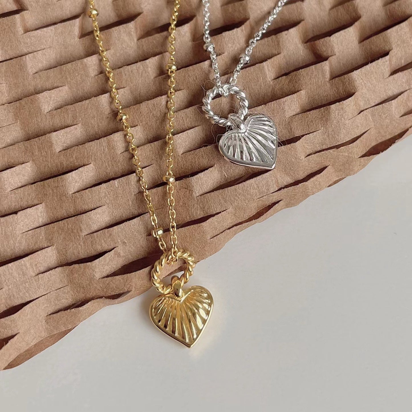Minimalist Heart-Shaped 925 Sterling Silver Twisted Necklace with Grid Chain for Women