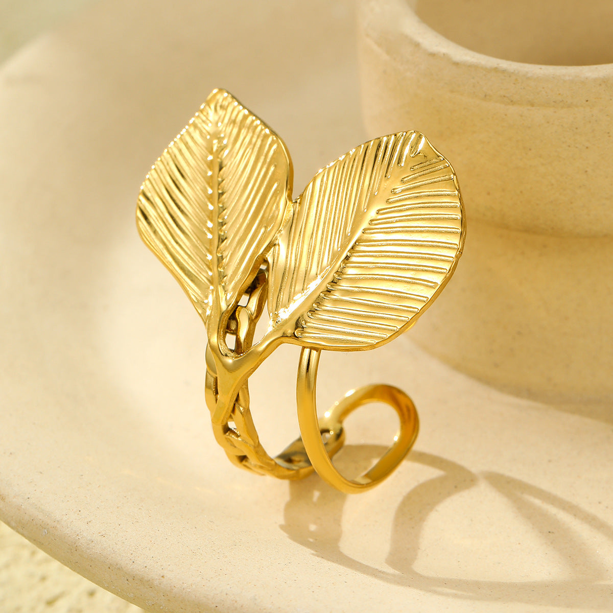 Anillo de acero inoxidable con forma de hoja, chapado, de estilo minimalista y a la moda para mujer