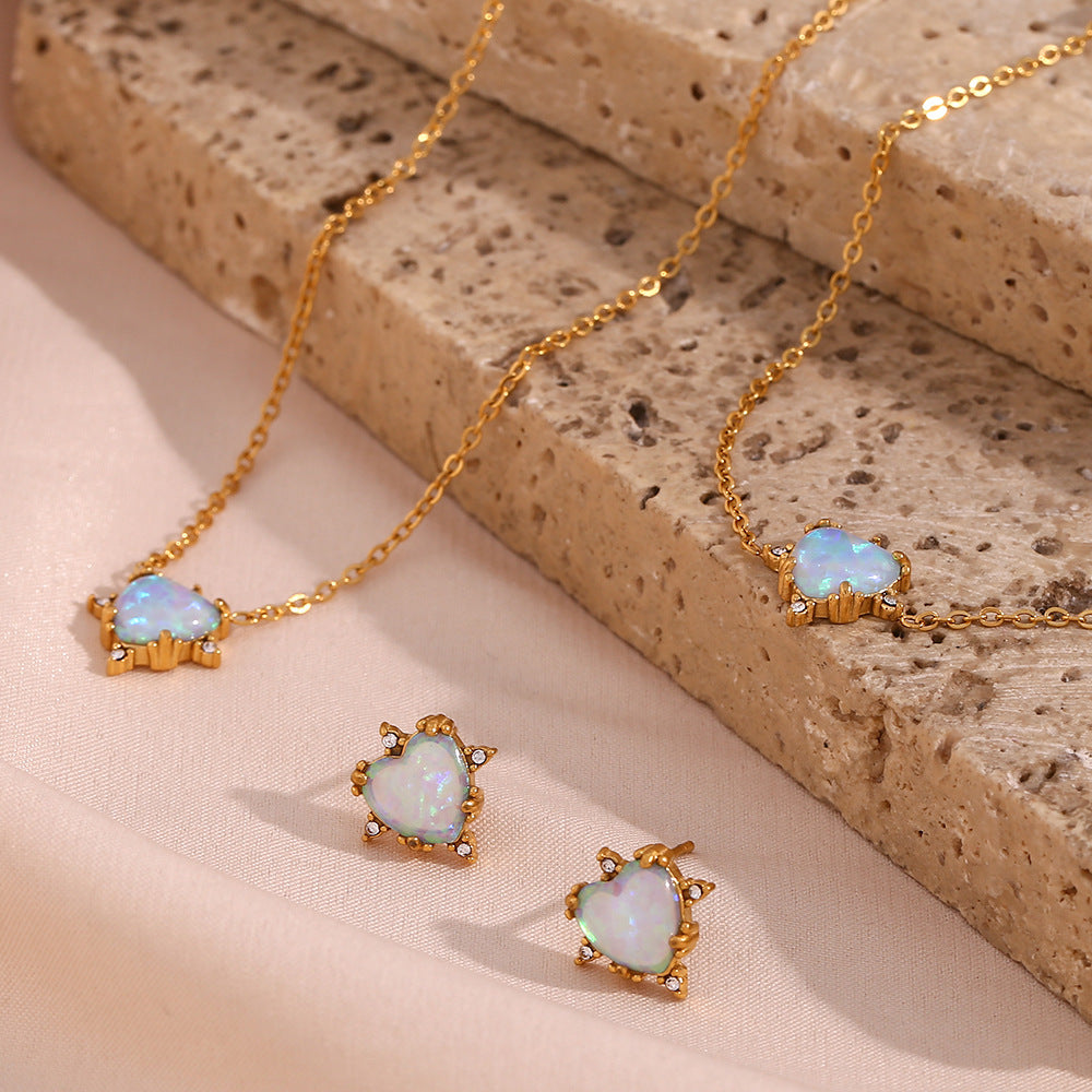 Set Collana Vintage a Forma di Cuore in Acciaio Inossidabile Placcato Oro con Pendente, Orecchini e Bracciale da Donna