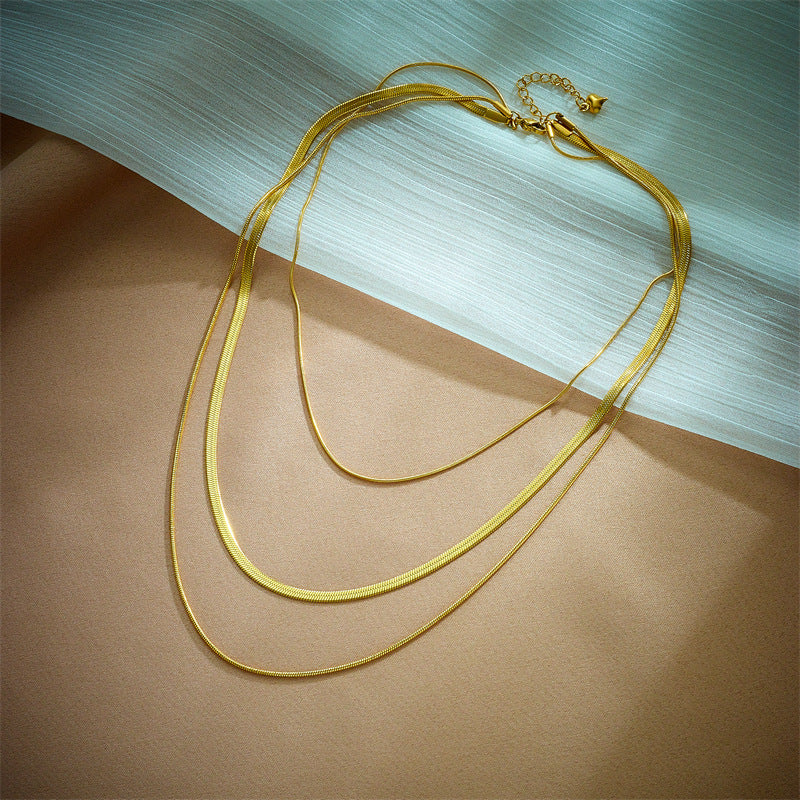 Collar Minimalista de Cadena de Serpiente Multicapa de Acero Titanio Tono Frío para Mujer