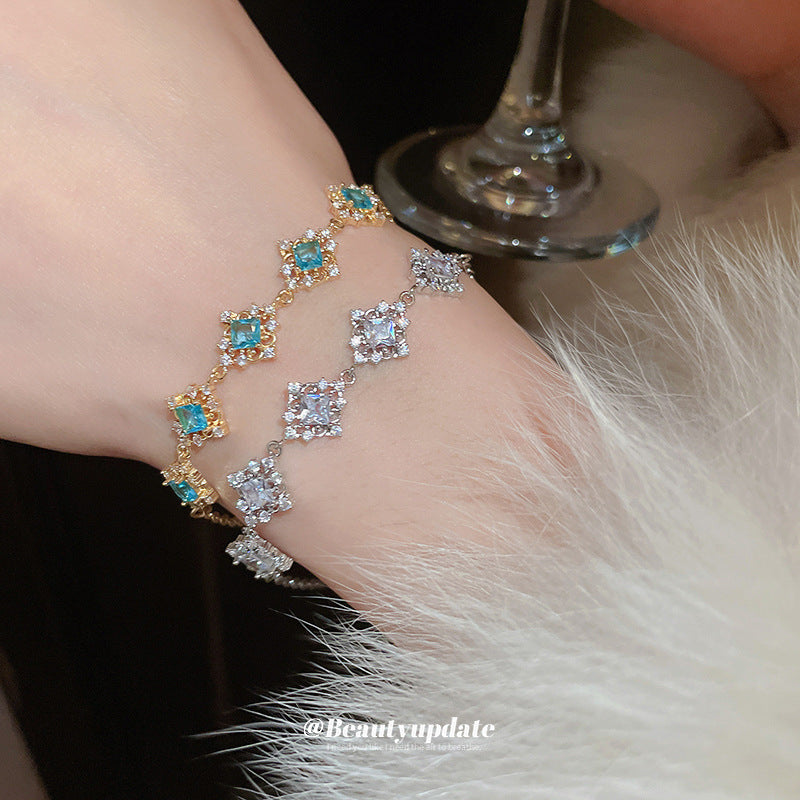 Elegante bracciale geometrico quadrato in zirconia per donna in rame e plastica con inserti floreali, alla moda e minimalista per l'ufficio