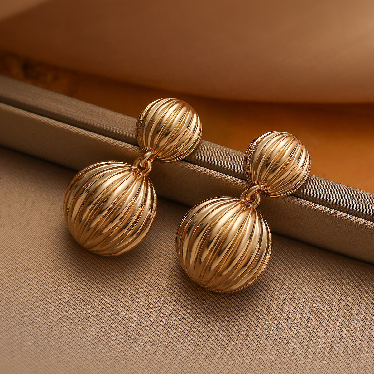 Orecchini Geometrici Minimalisti da Donna in Ottone con Placcatura in Oro Vero, Gioielli per Orecchie alla Moda dal Design Irregolare