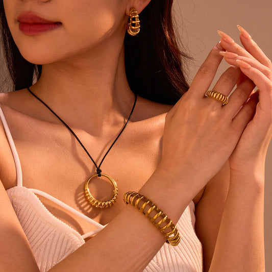 Fashion OL 18K Gold Plated Stainless Steel Hollow Pendant Necklace Set for Women