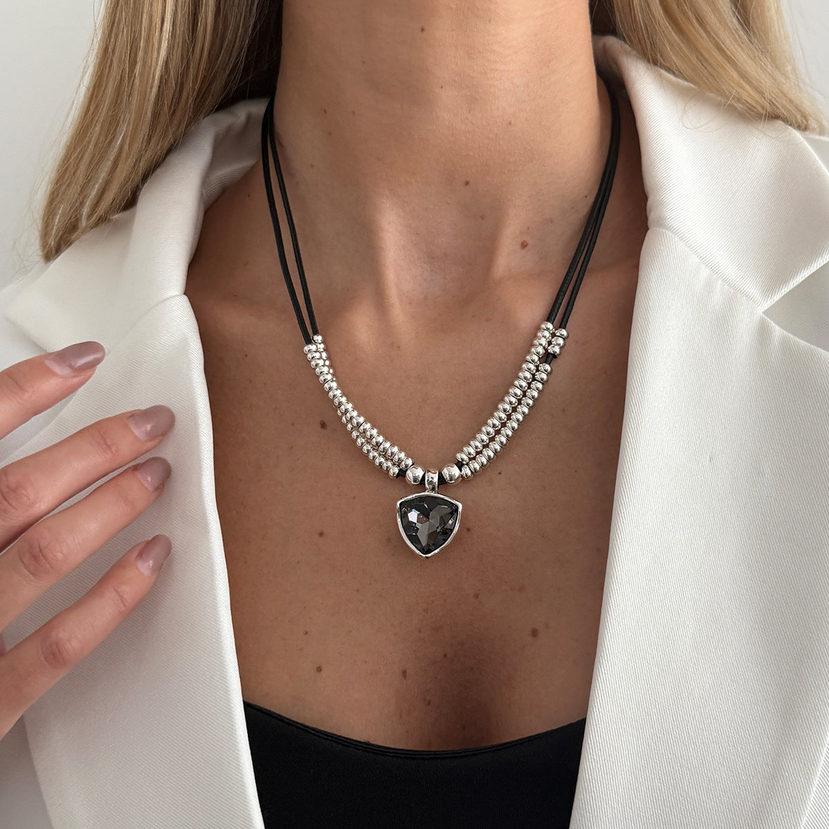 Minimalist Luxury Geometric Heart Rhinestone Acrylic Pendant Alloy Plated Necklace with Leather Cord