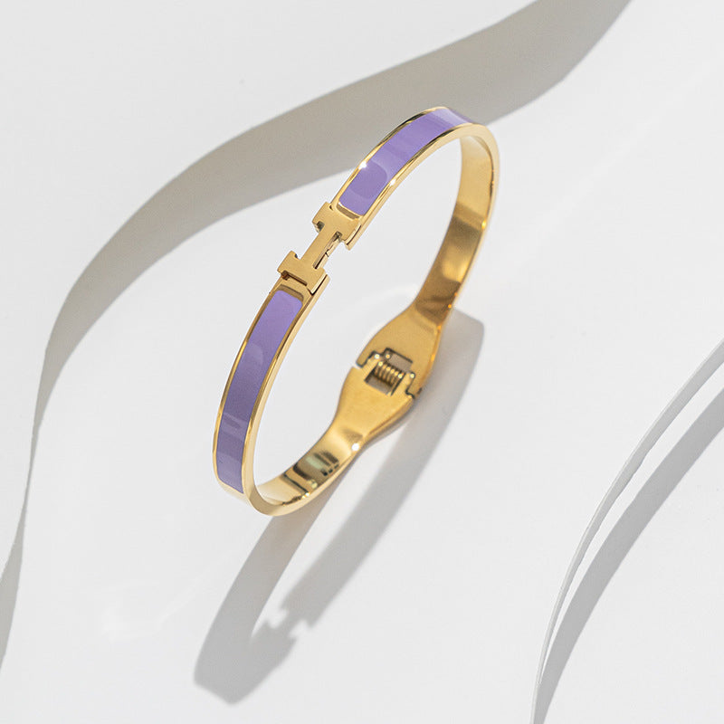 Bracciale Minimalista in Acciaio Inossidabile da Donna con Placcatura in Acciaio al Titanio e Intarsio di Strass a Forma Geometrica Ovale