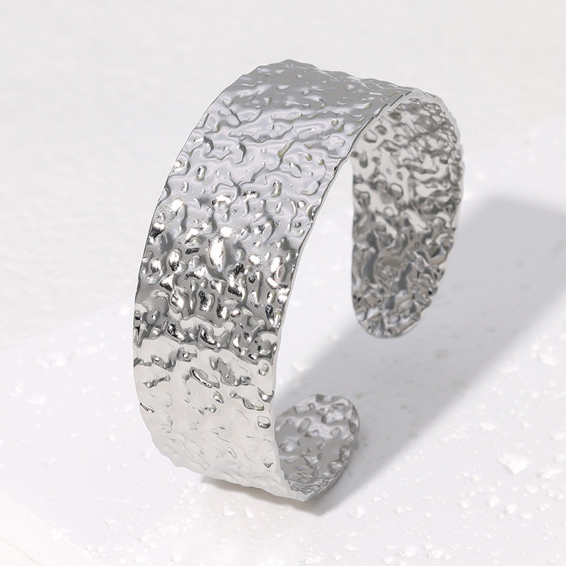 Minimalist Geometric Cold-Tone Bracelet with Heart and Floral Motifs in Gold-Plated Stainless Steel for Women
