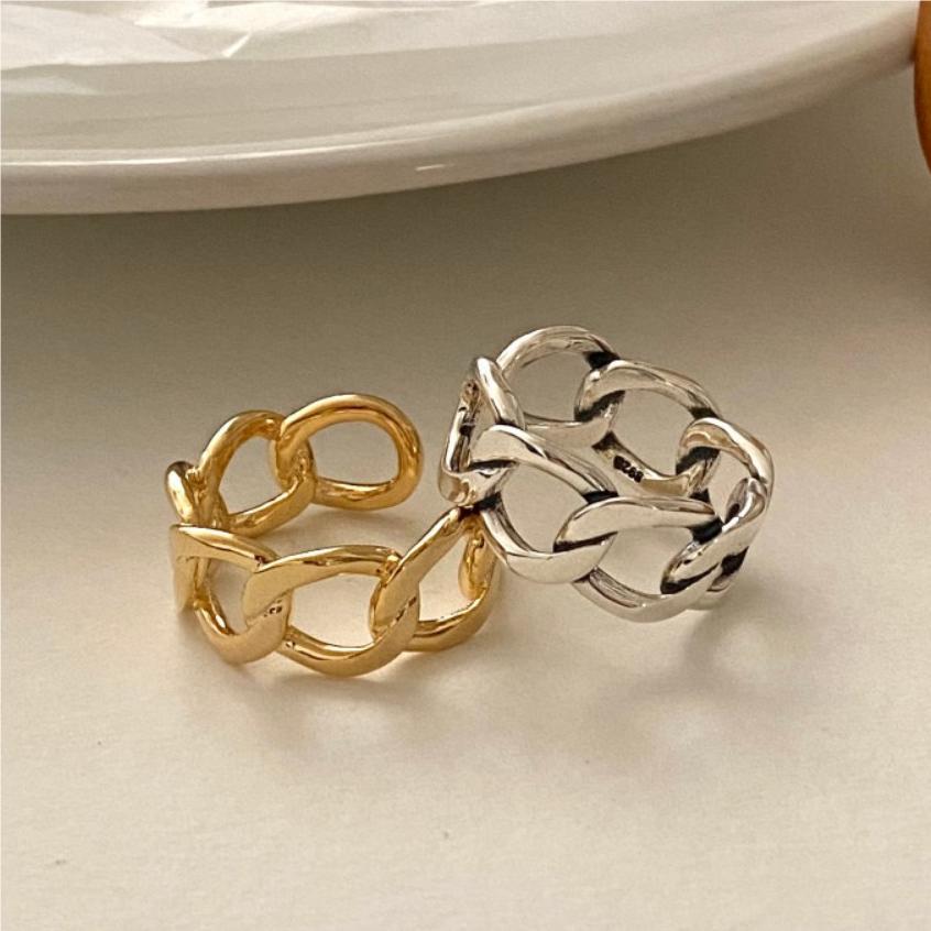 Anillo de plata de ley 925 geométrico minimalista para mujer con diseño limpio y acabado liso