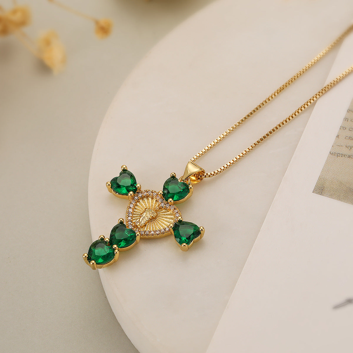 Collana pendente a croce minimalista da donna in rame con placcatura in oro 18 carati e intarsio in zircone