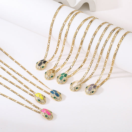 Collana con ciondolo serpente geometrico minimalista in rame con placcatura in oro 18 carati e finitura smaltata