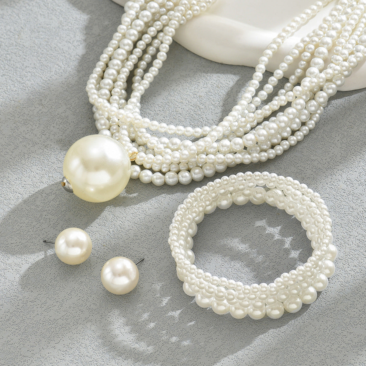 Elegante Parure Collana di Perle Geometrica con Pendente di Perle e Madreperla, Bracciale di Perle e Orecchini da Donna