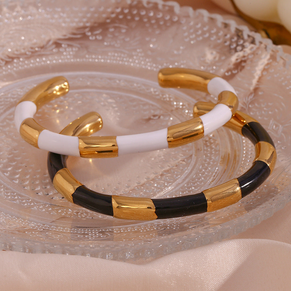 Bracciale da donna in acciaio inossidabile placcato oro 18 carati con dettagli in smalto, elegante e minimalista