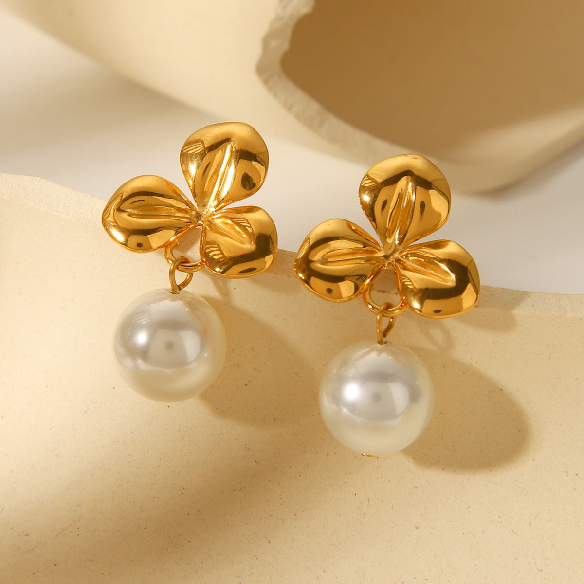 Vintage French Style 18K Gold Plated Stainless Steel Floral Geometric Pearl Stud Earrings for Women