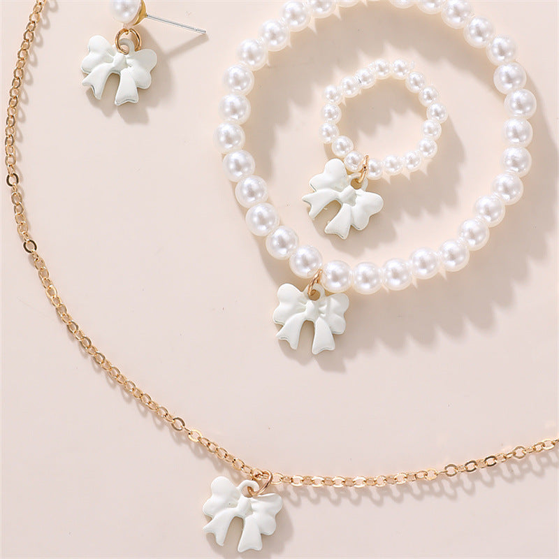 Conjunto de collar y pulsera de perlas dulces con colgante de lazo para niños en material de resina con acabado esmaltado