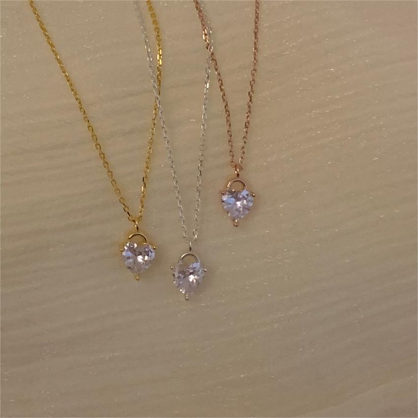 Collana con ciondolo a cuore minimalista in argento sterling 925 con zirconi cubici, catena regolabile