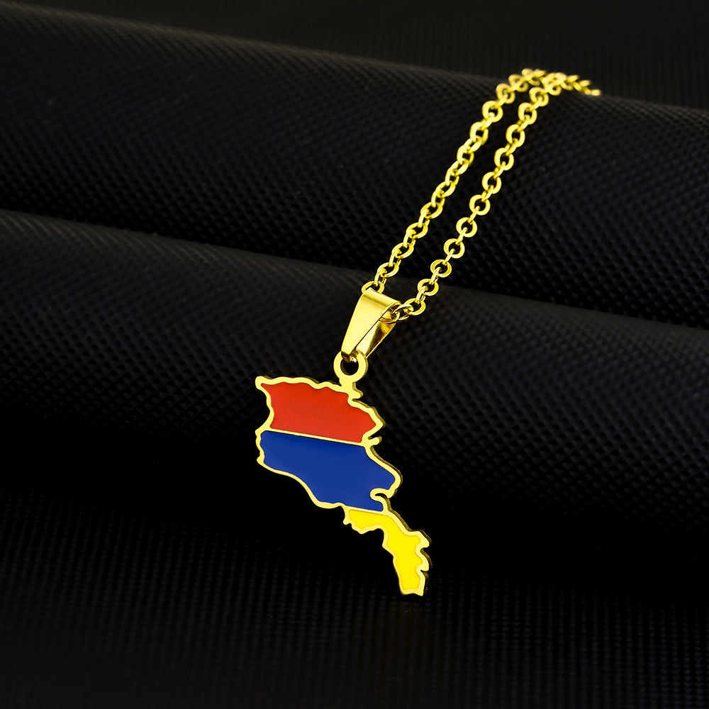 Collana con Pendente Etnico Geometrico in Acciaio al Titanio per Donna con Catena a O in Acciaio Inossidabile e Finitura Smaltata
