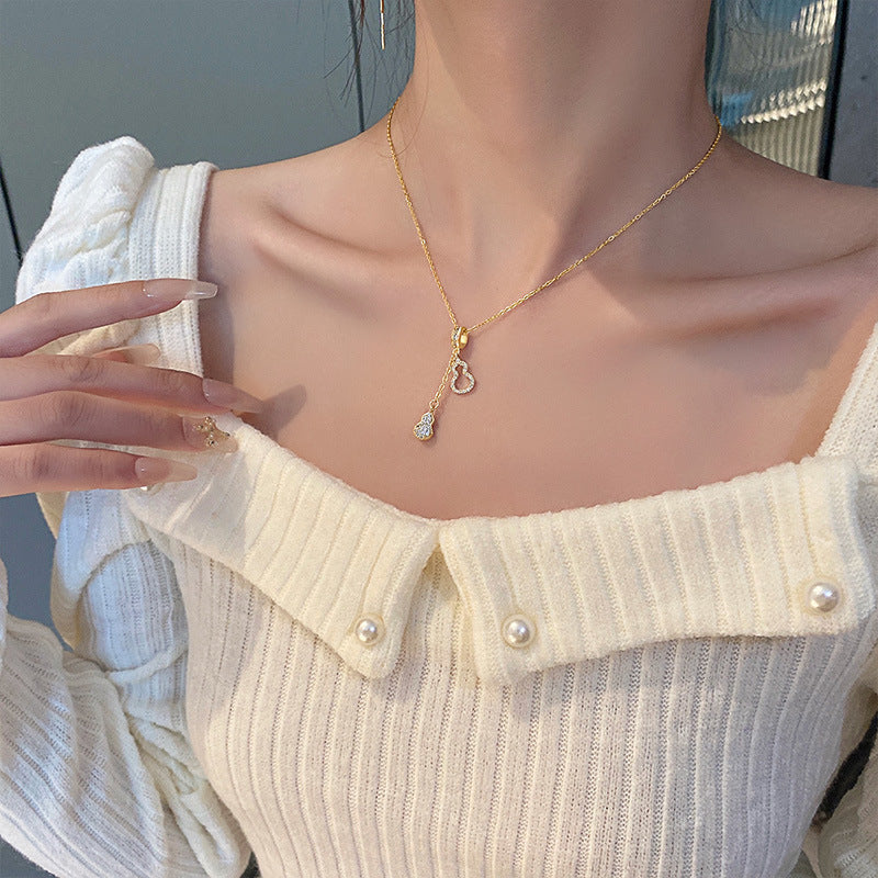 Fashion Minimalist Gourd Shape Titanium Steel Necklace with 18K Gold Plated Copper Pendant and Rhinestone Inlay