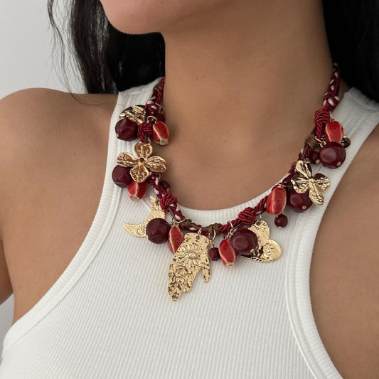 Collar unisex vintage geométrico de aleación bañada con corazón y luna, con cadena de cuerda y cuentas rojas