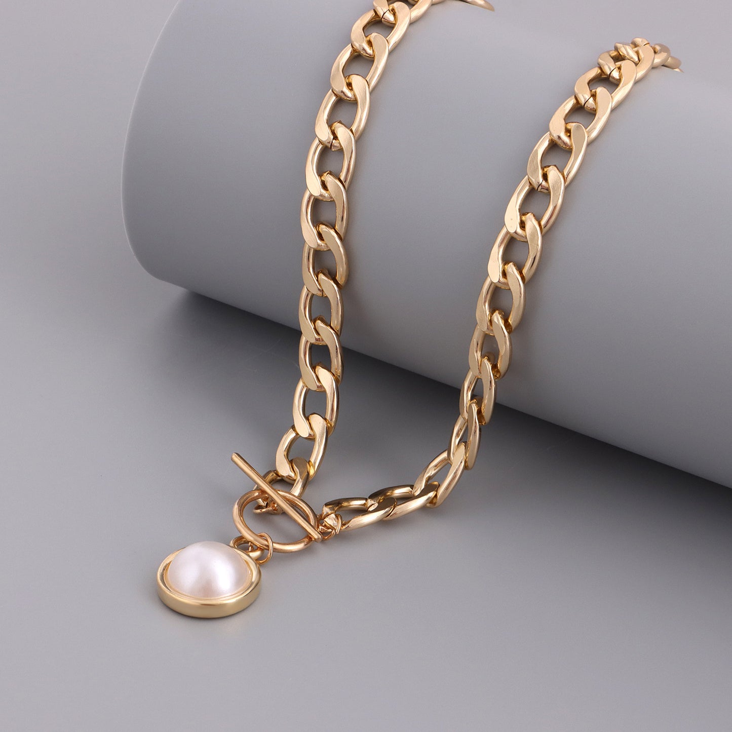 Collana con ciondolo geometrico da donna stile Punk minimalista con catena cubana in lega placcata oro e accento di perle