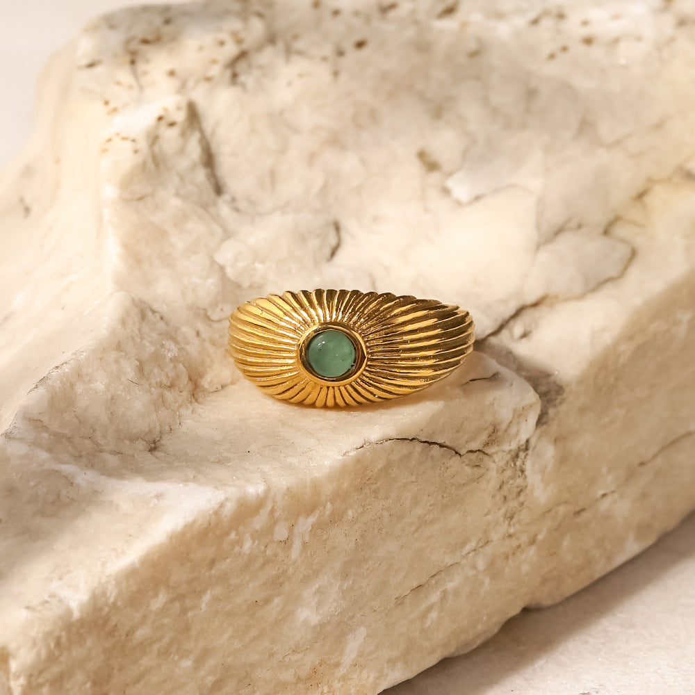 Anillo con diseño de sol geométrico estilo punk para mujer, fabricado en acero inoxidable con baño de oro de 18 quilates e incrustaciones de piedra verde natural