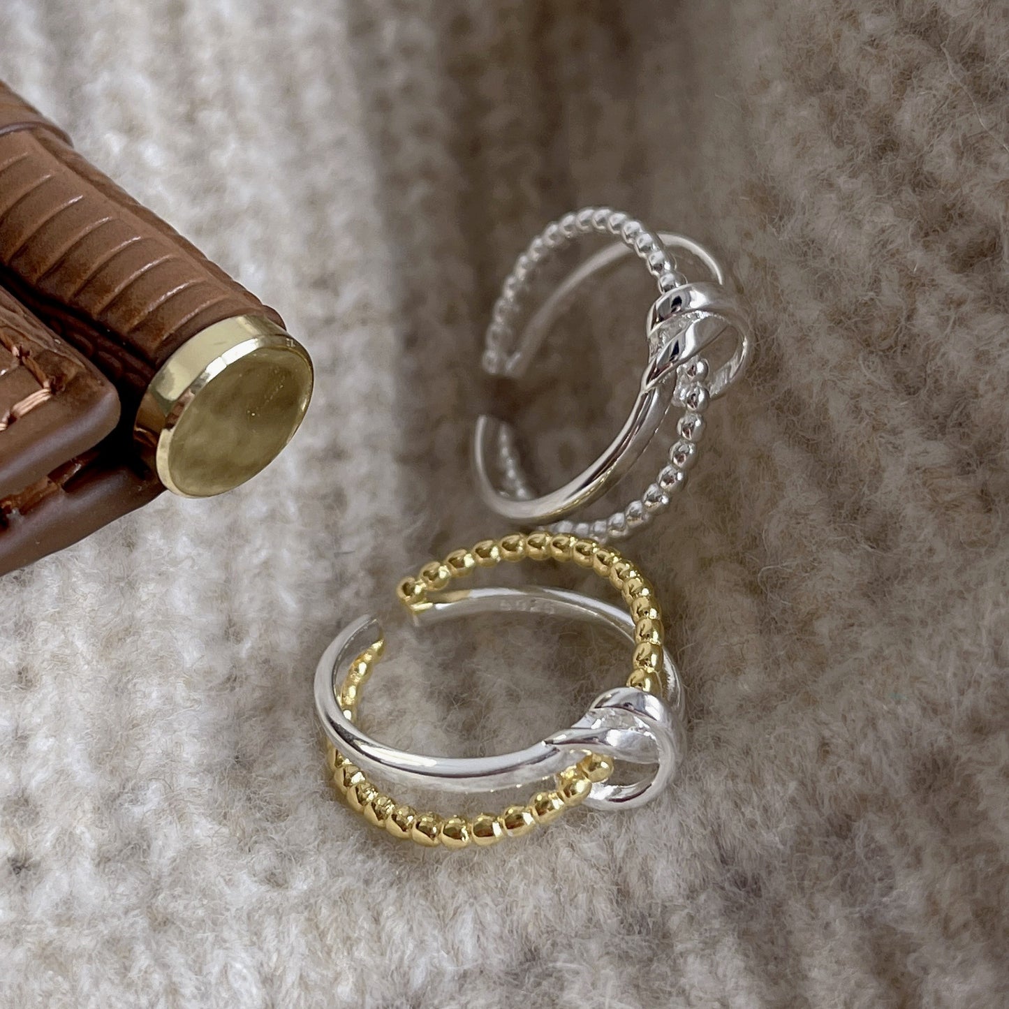 Anillo Minimalista Doble de Nudo para Mujer en Plata de Ley 925 con Acabado Pulido