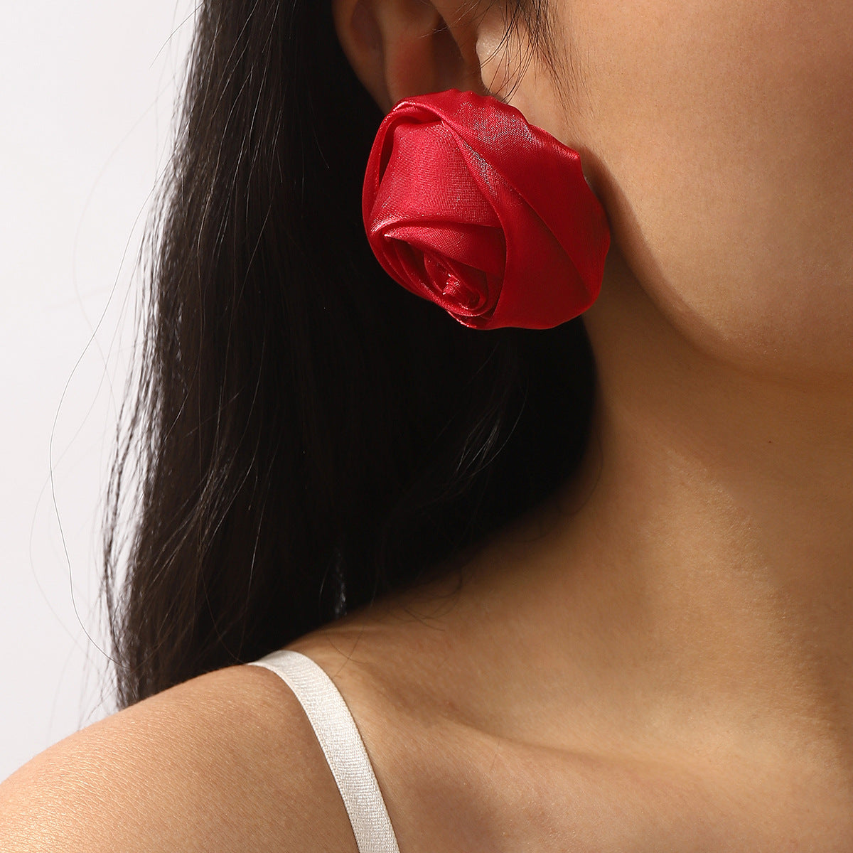 Pendientes de botón de rosa en 3D de estilo floral dulce y fresco con tela de organza y artesanía tejida a mano para mujer