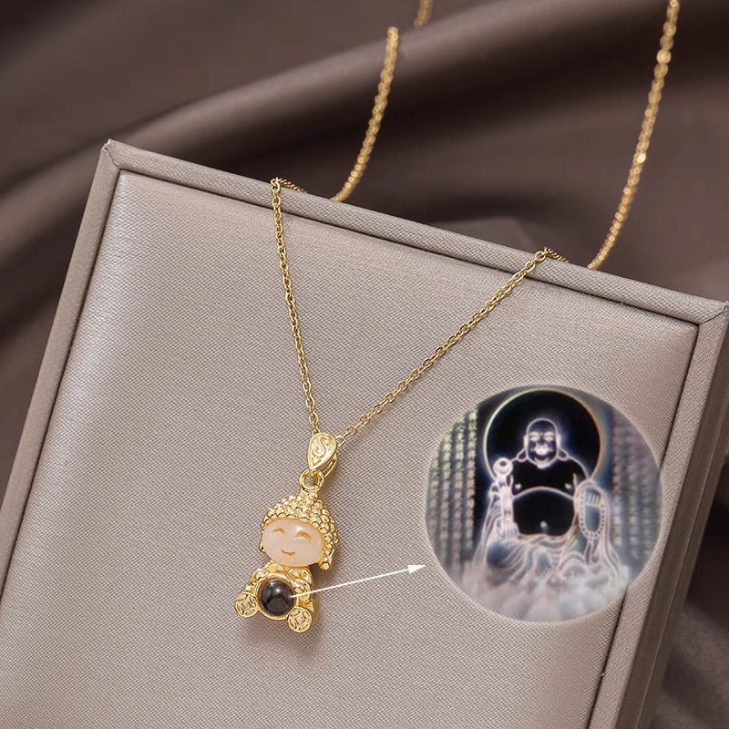Collana con ciondolo floreale irregolare dal design originale per donna, in acciaio al titanio placcato oro vero, a doppio strato, leggera, catena per maglione