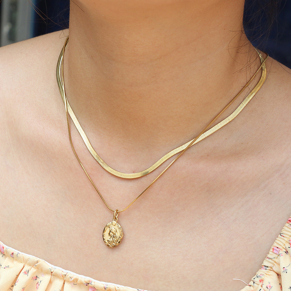 Collana a doppia catena serpente minimalista da donna in acciaio al titanio placcato oro 18K