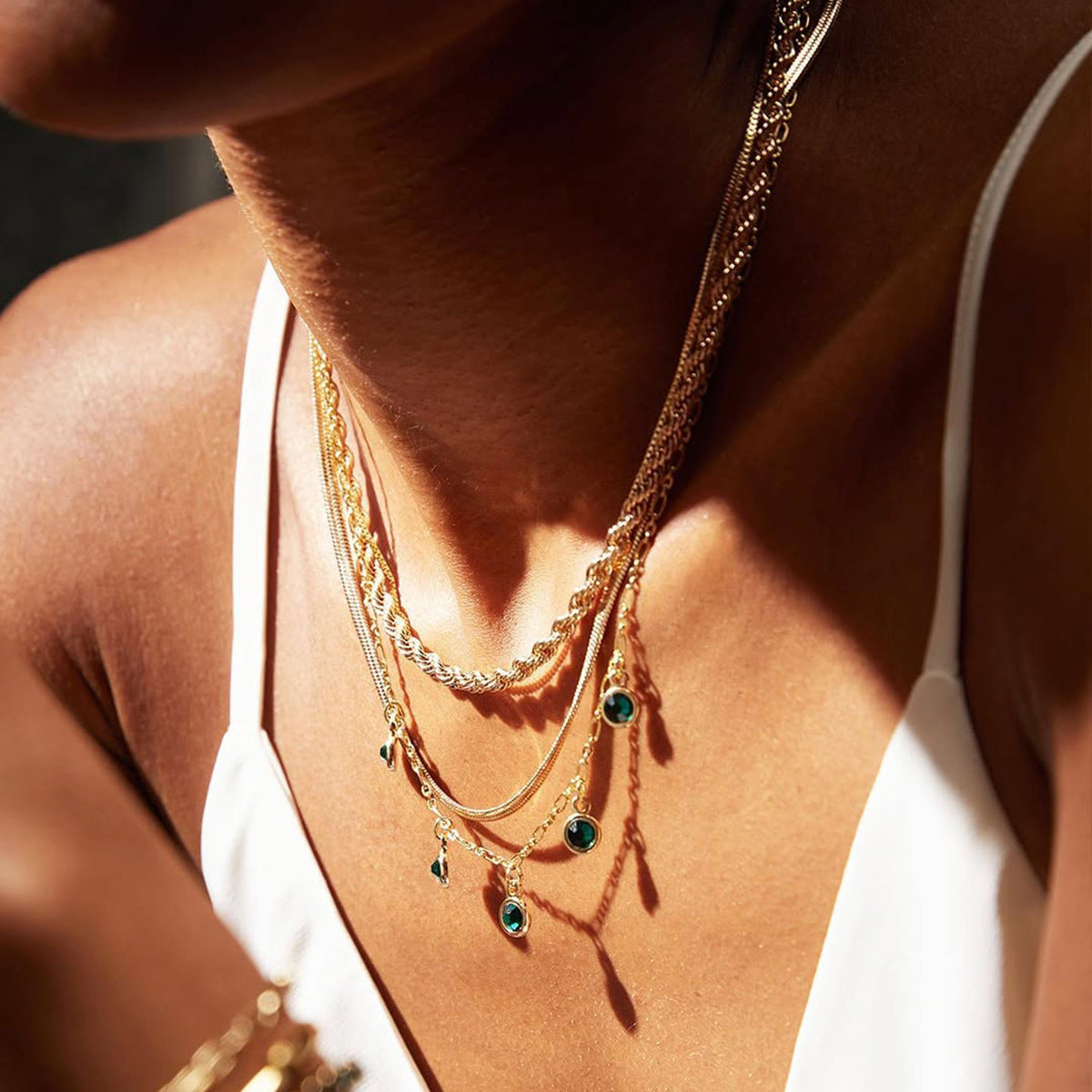 Collana pendente a più strati in acciaio inossidabile geometrico con ciondolo in acciaio al titanio e finitura placcata per donna