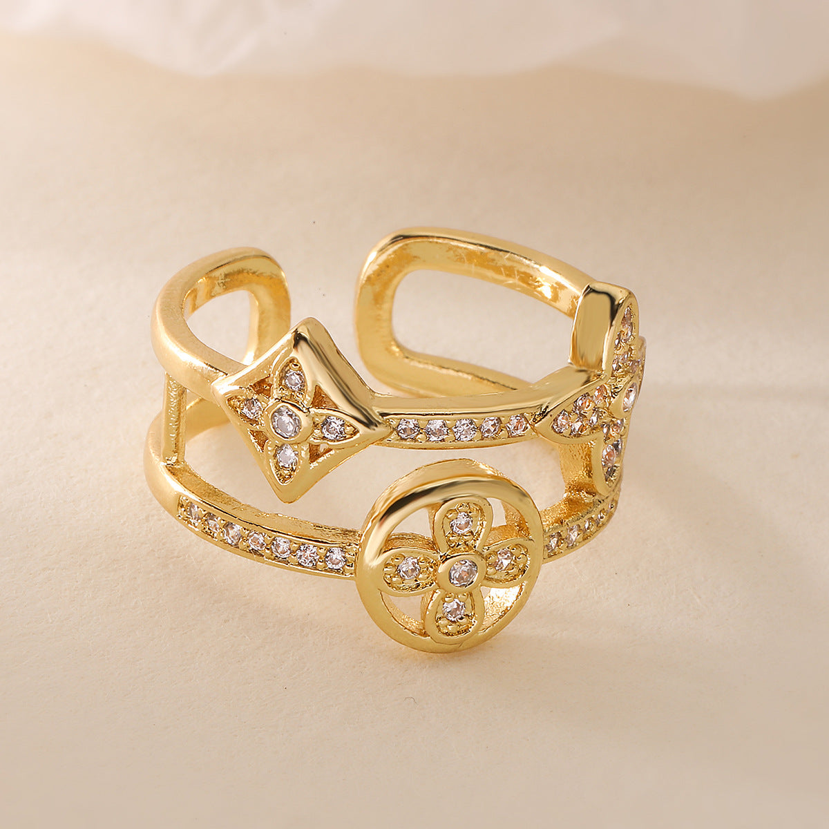 Anello Aperto Geometrico Minimalista da Donna in Rame con Placcatura in Oro 18K e Intarsio di Zirconi