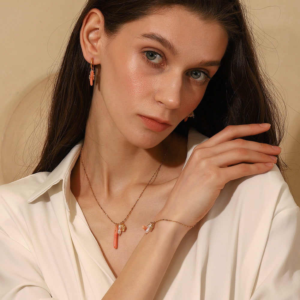 Set Collana con Ciondoli Floreali alla Moda da Donna con Catena in Acciaio Inossidabile e Ciondoli in Acciaio al Titanio Placcati Oro 18K
