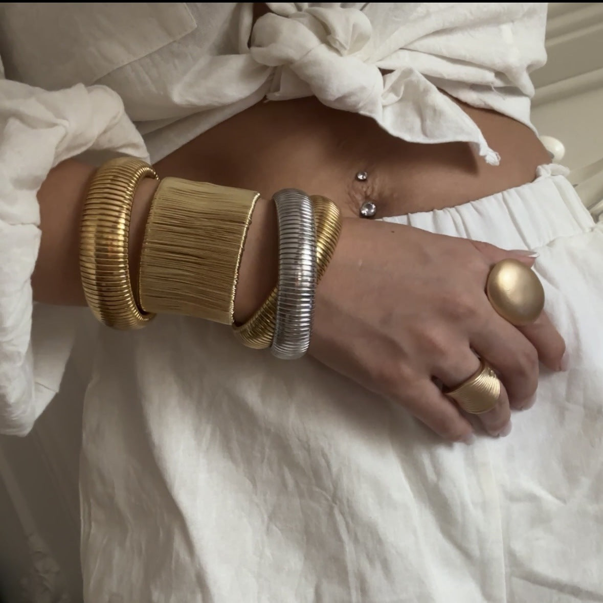 Bracciale da donna in lega placcata con forme geometriche vuote