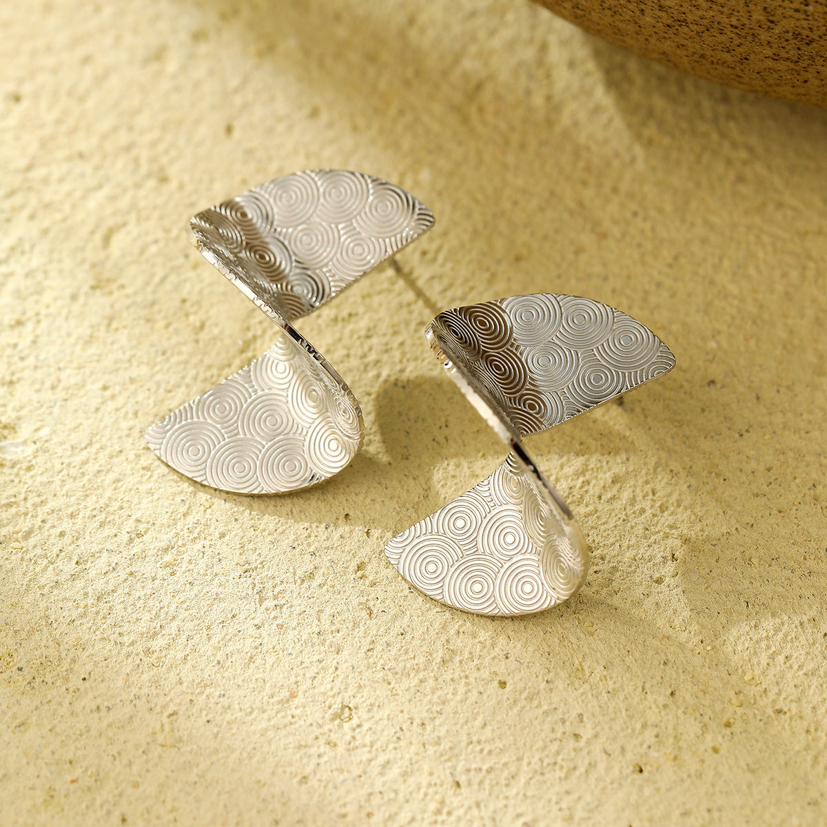 Pendientes giratorios de acero inoxidable con forma de abanico y acabado chapado para mujer, diseño de rayas circulares a la moda y minimalista
