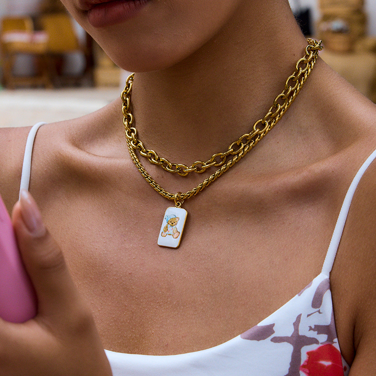 Collar minimalista geométrico chapado en acero titanio para mujer con colgante de oso, cadena de clavícula de acero inoxidable hipoalergénico