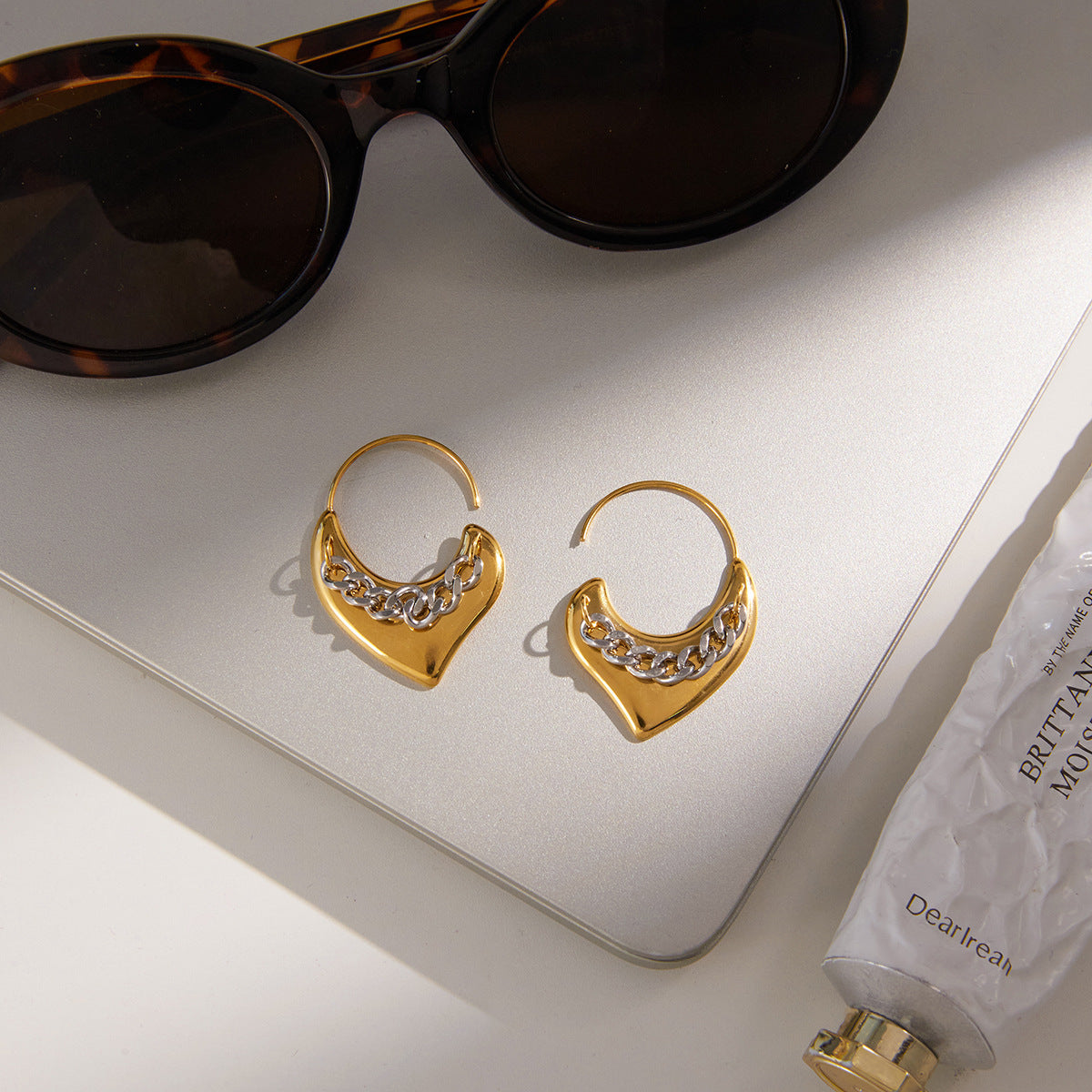 Orecchini minimalistici in acciaio inossidabile a forma di cuore con finitura placcata per donna