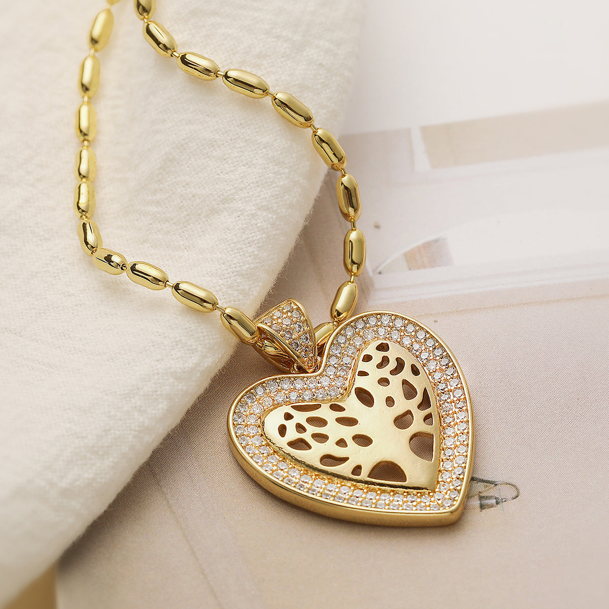 Minimalist Heart-Shaped Copper Pendant Necklace with 18K Gold Plating and Zircon for Women