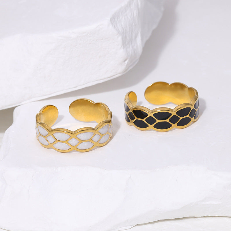Anillo de titanio en forma de rombo, chapado en oro de 18 quilates, con esmalte y diseño geométrico minimalista para mujer