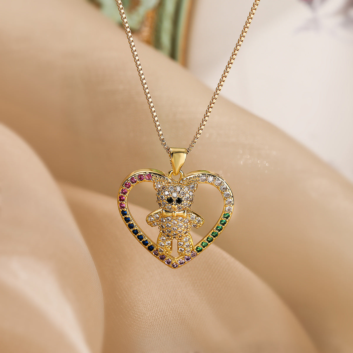 Minimalist Heart-Shaped Copper Pendant Necklace with 18K Gold Plating and Zircon for Women