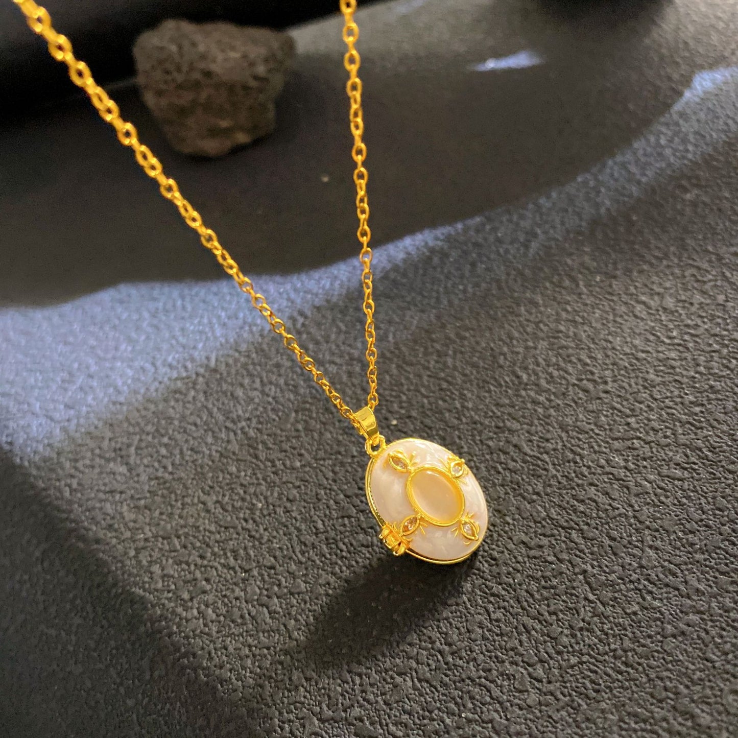 Vintage Elegant Geometric Leaf Teardrop Drip Oil Cubic Zirconia Necklace with 18K Gold Plated Brass Pendant on Titanium Steel Cable Chain for Women
