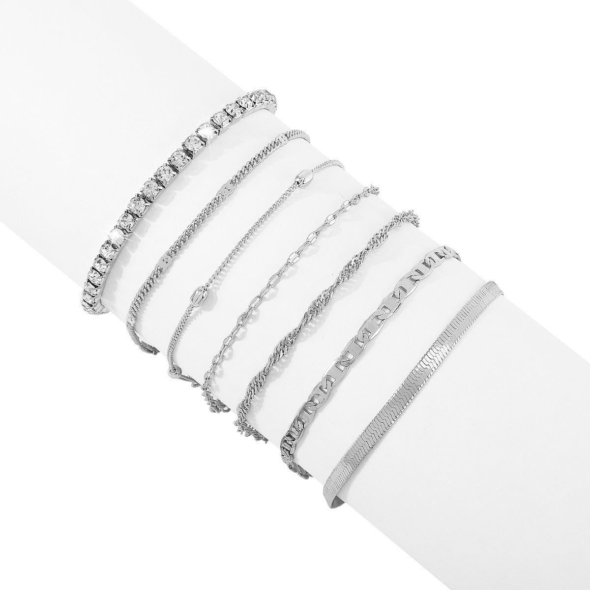 Bracciale da donna a serpente minimalista geometrico in metallo con strass