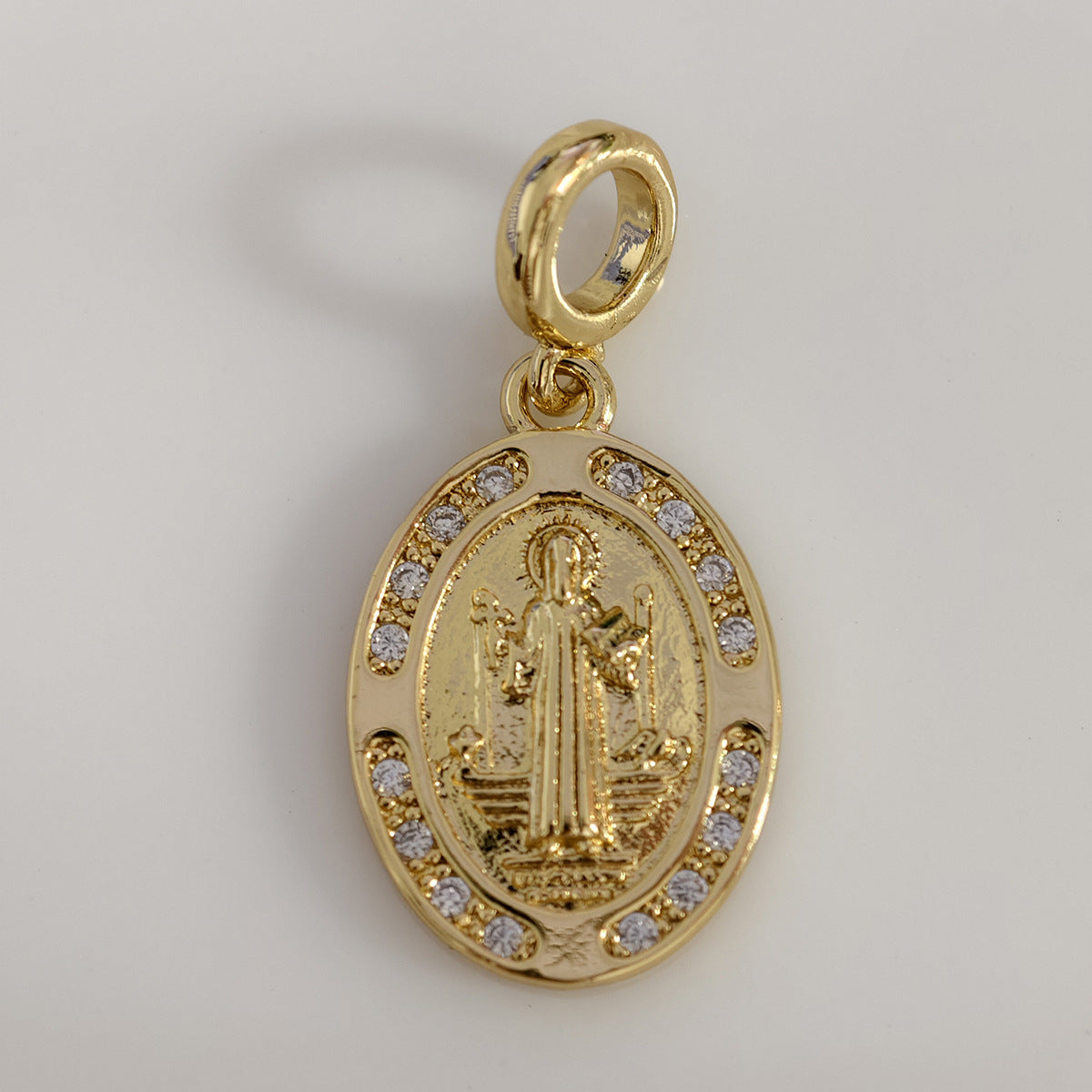 Ciondolo a Lettera Minimalista in Ottone Placcato Oro 18K con Barretta Charm con Zirconia Cubica Incastonata
