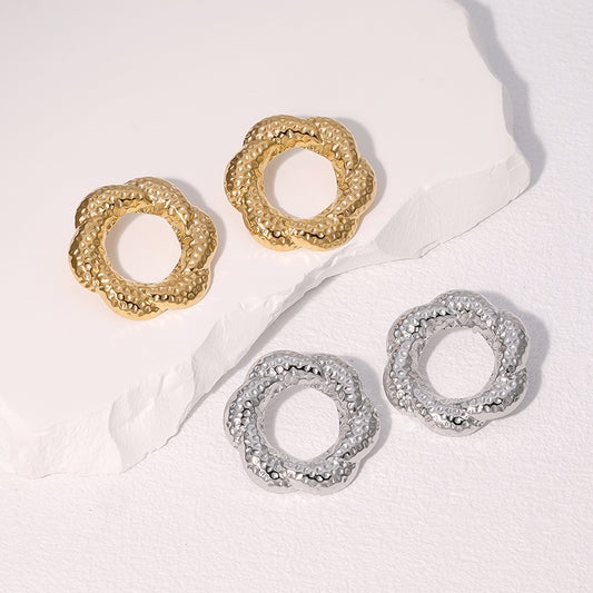 Orecchini da donna in acciaio inossidabile placcato oro 18 carati con motivo floreale geometrico martellato