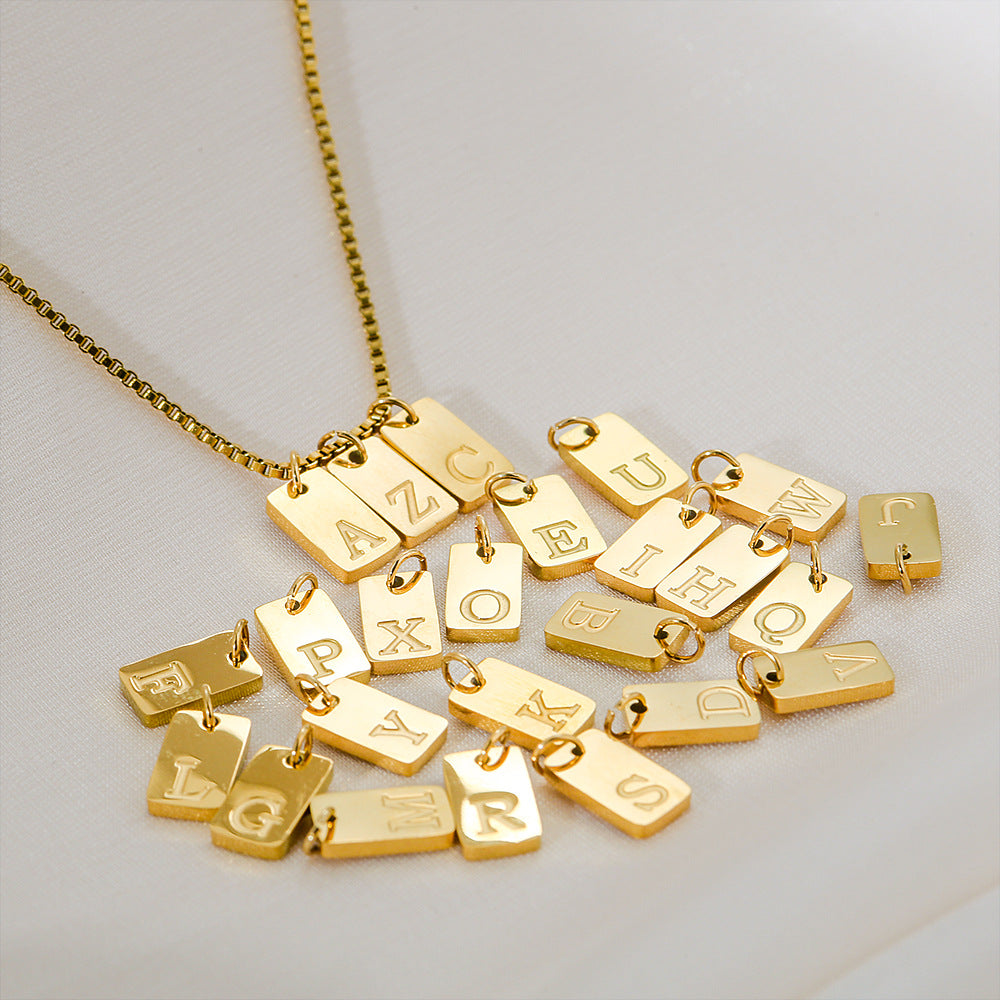 Collar con colgante de letra geométrica minimalista de acero inoxidable con baño de oro de 18 quilates para mujer