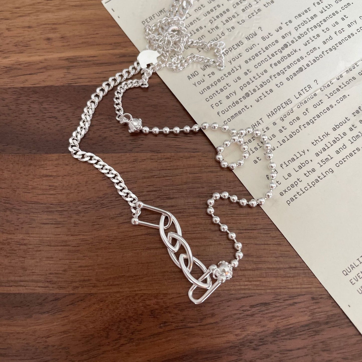 Collana con Pendente Geometrico in Argento Sterling 925 con Catena Intrecciata e Perle Lucide