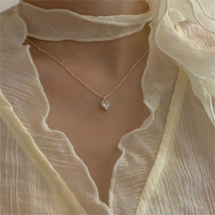 Collana con ciondolo a cuore minimalista in argento sterling 925 con zirconi cubici, catena regolabile