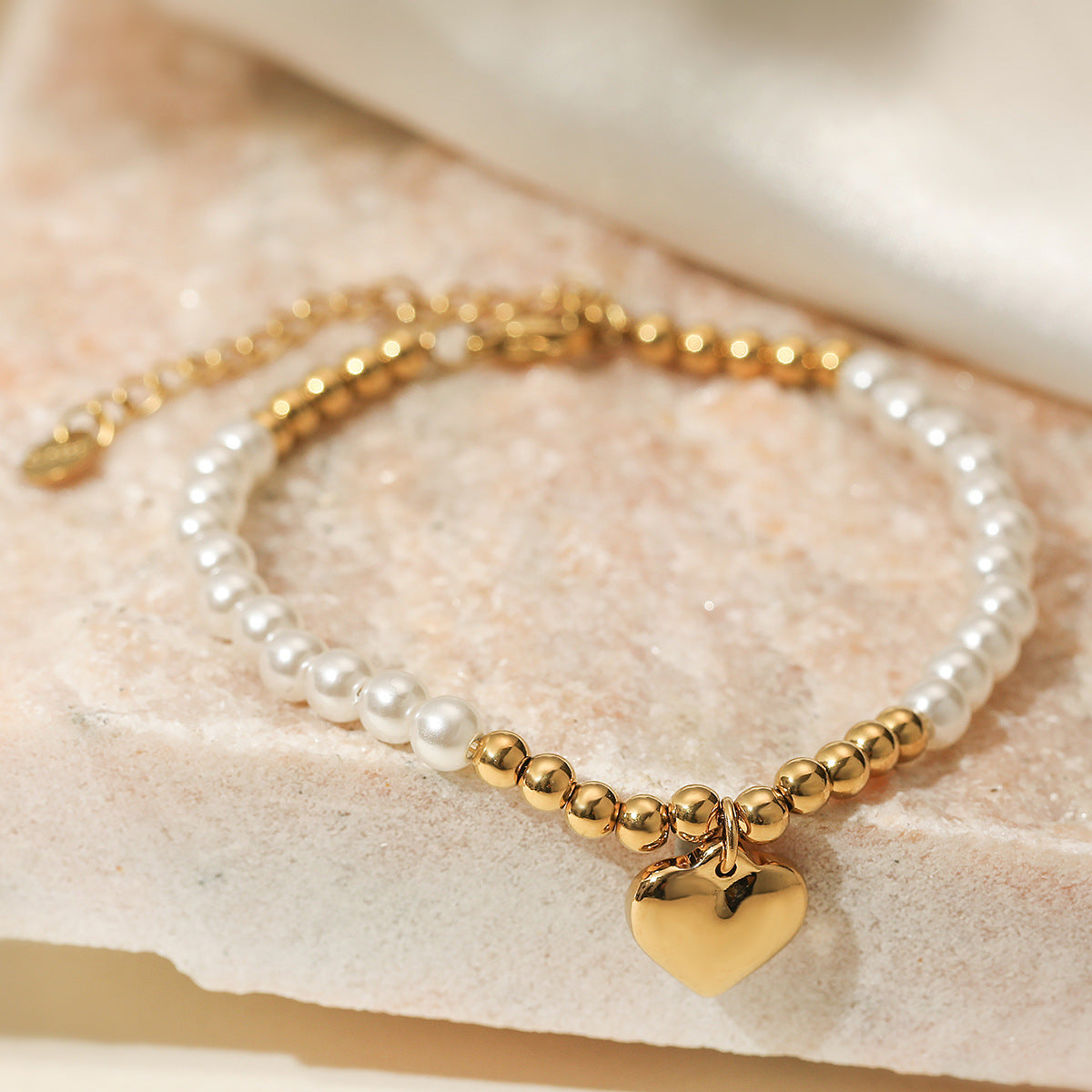 Bracciale da donna alla moda placcato oro 18 carati con cuore in acciaio inossidabile