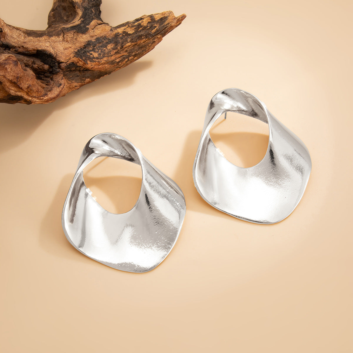 Minimalist Geometric Oval Hollow Plated Zinc Alloy Earrings for Women